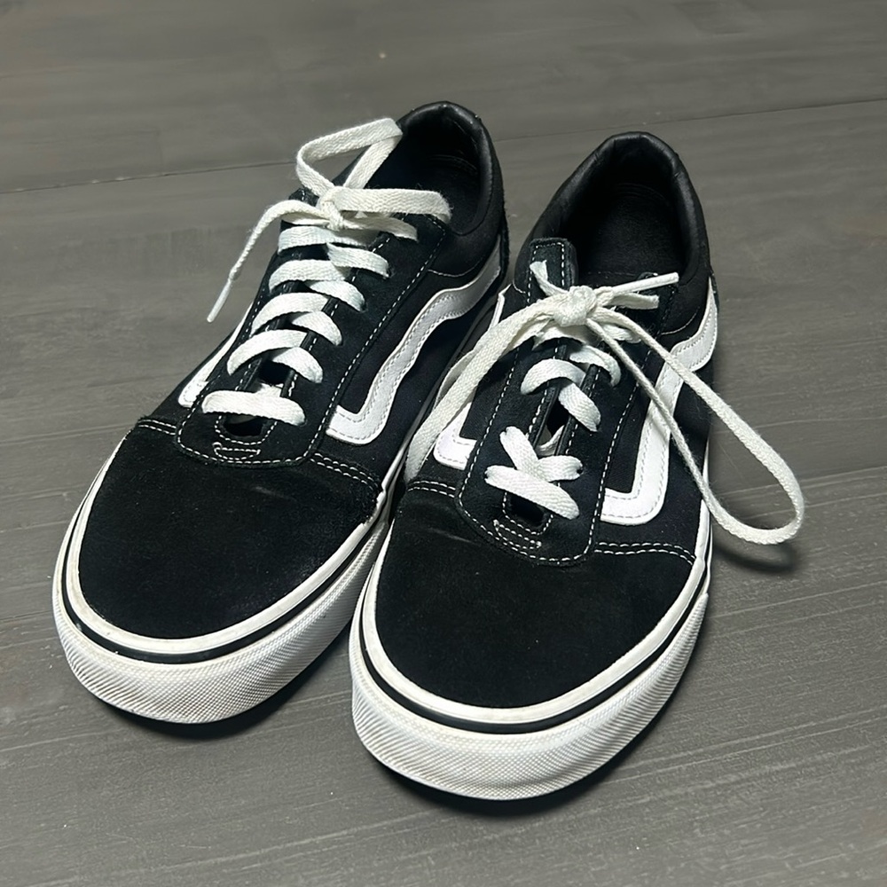 Vans old skool black and white sneakers Sz 9.5